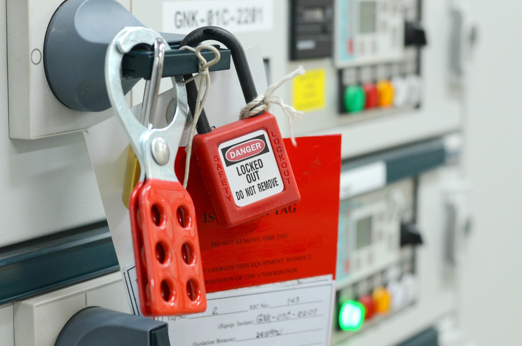 Lockout control applied to electrical equipment